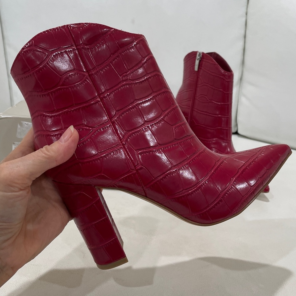 NEW Marc Fisher dark red LEZARI pointed toe red croc ankle boots side zipper 6.5